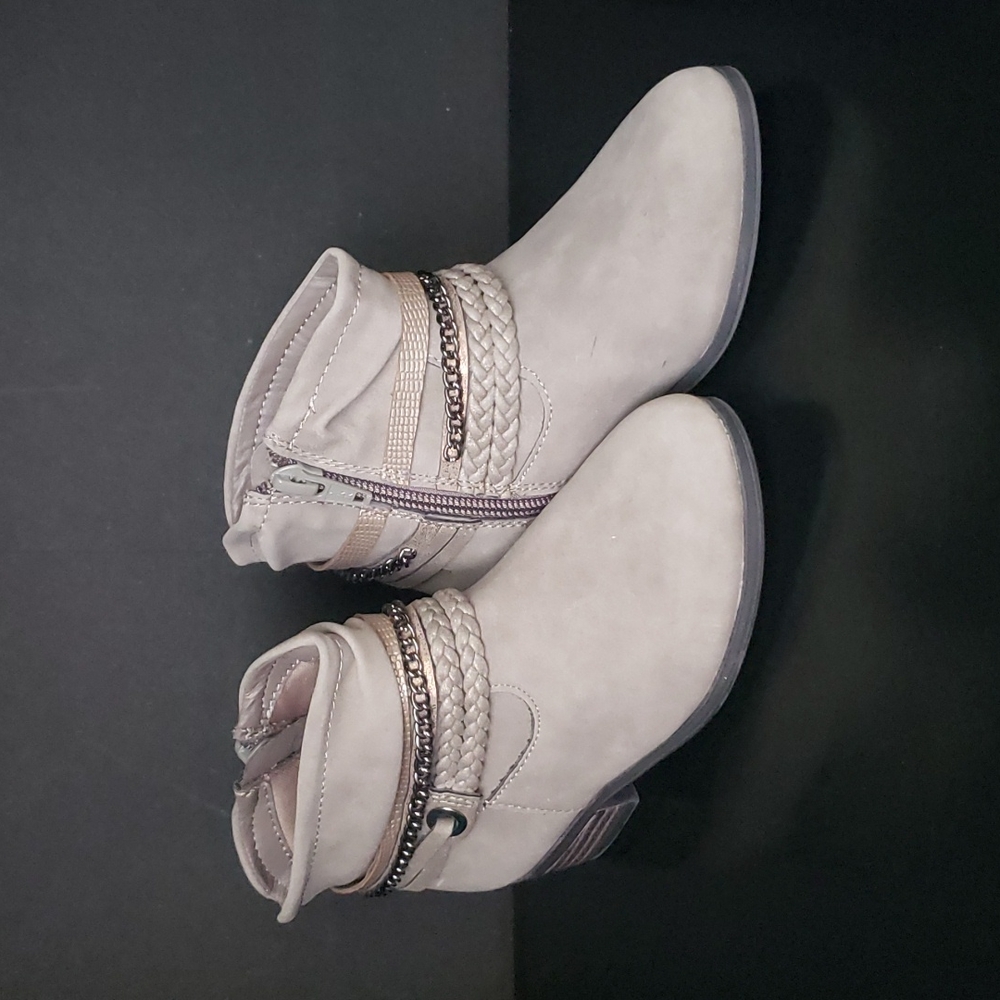 Lindos botines para niña